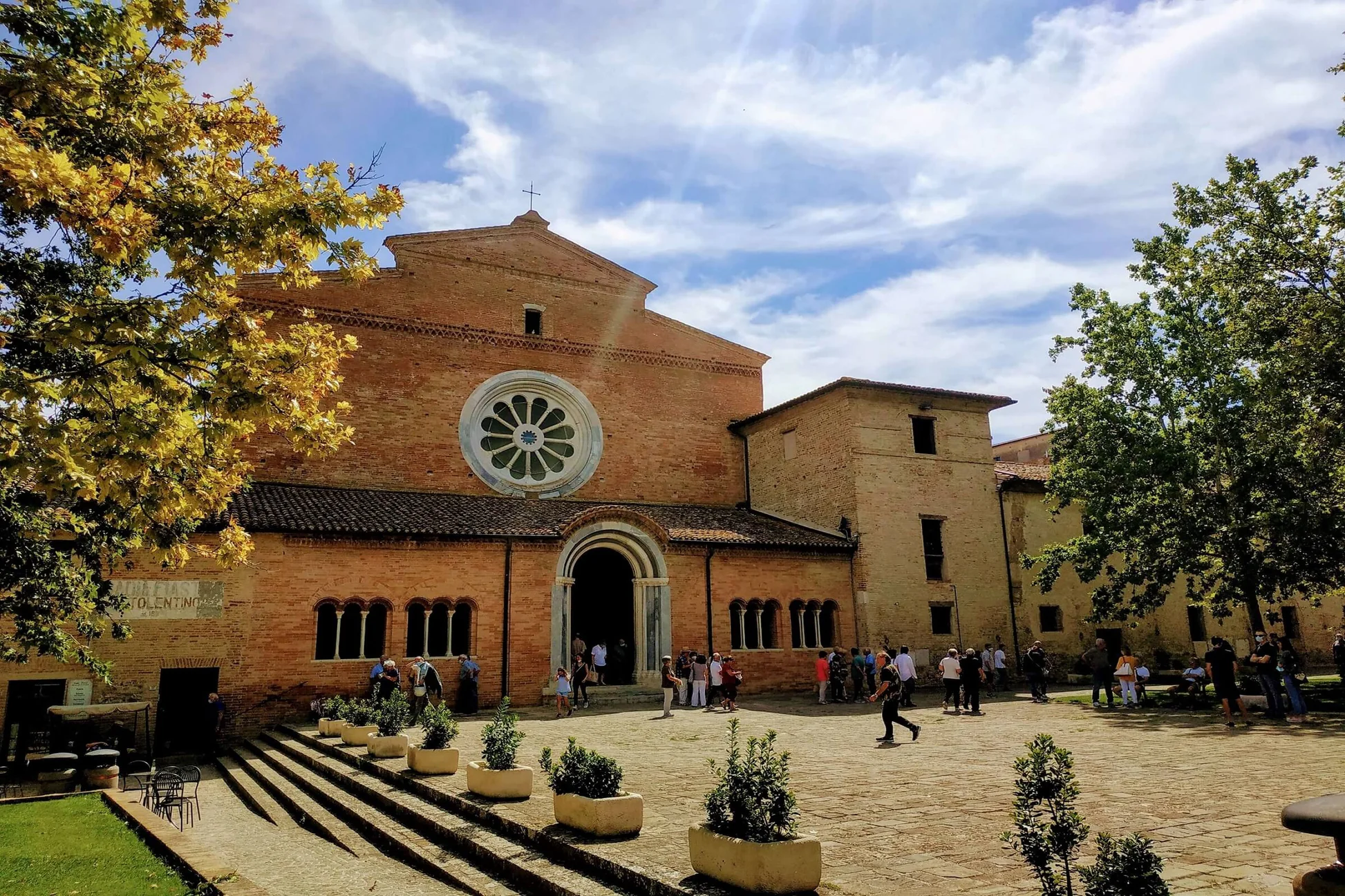 ABBAZIA_CHIARAVALLE_IN_FIASTRA.webp
