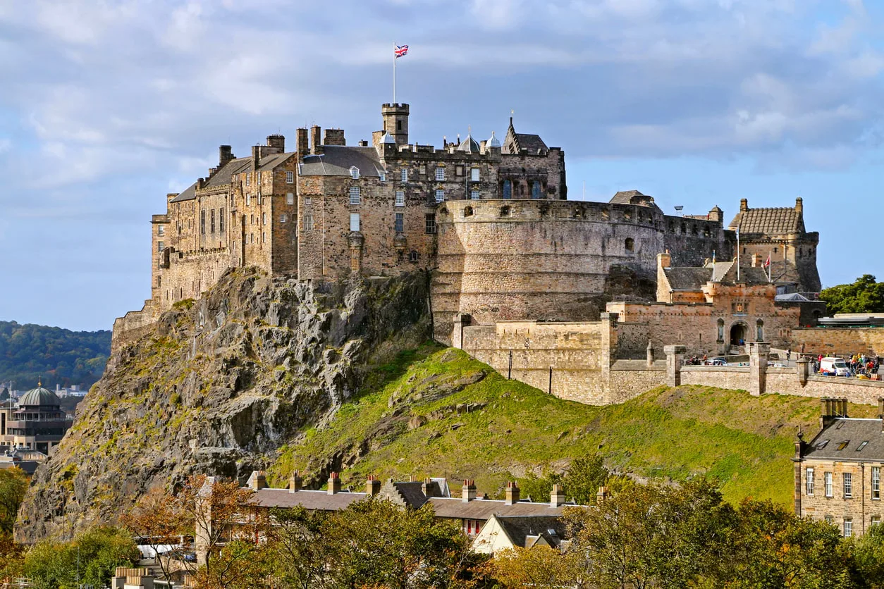 Castello-di-Edimburgo-iStock-1128668894-min.jpg.webp