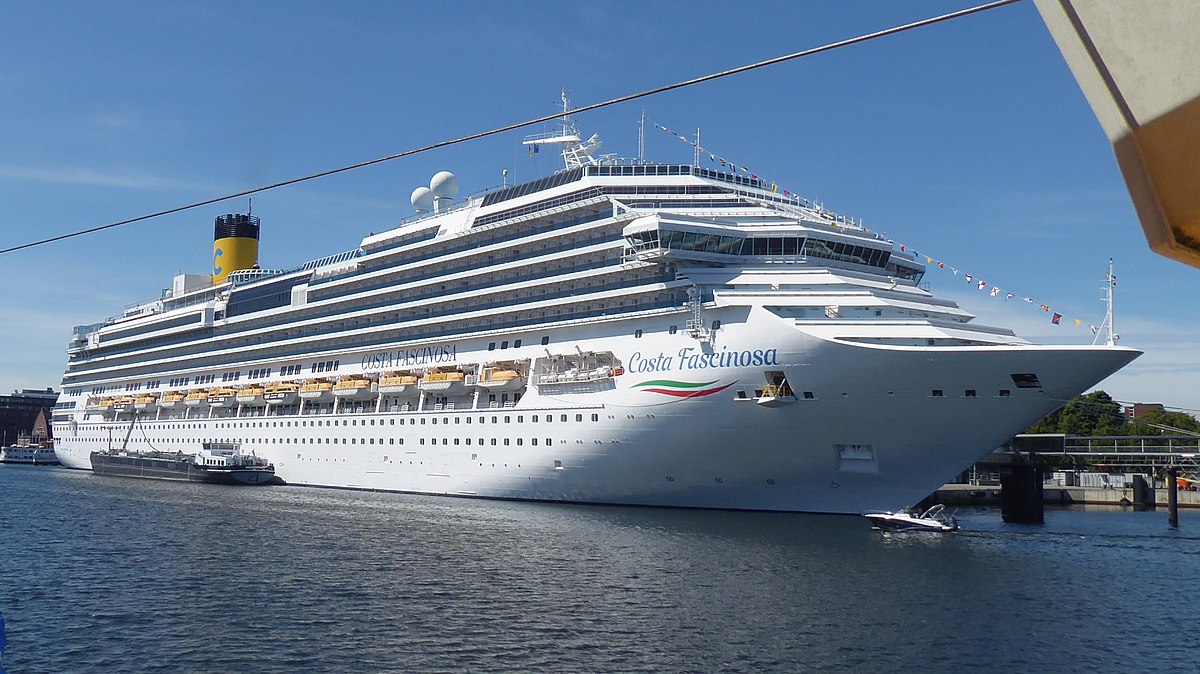 Costa_Fascinosa_2022_in_Kiel.jpg