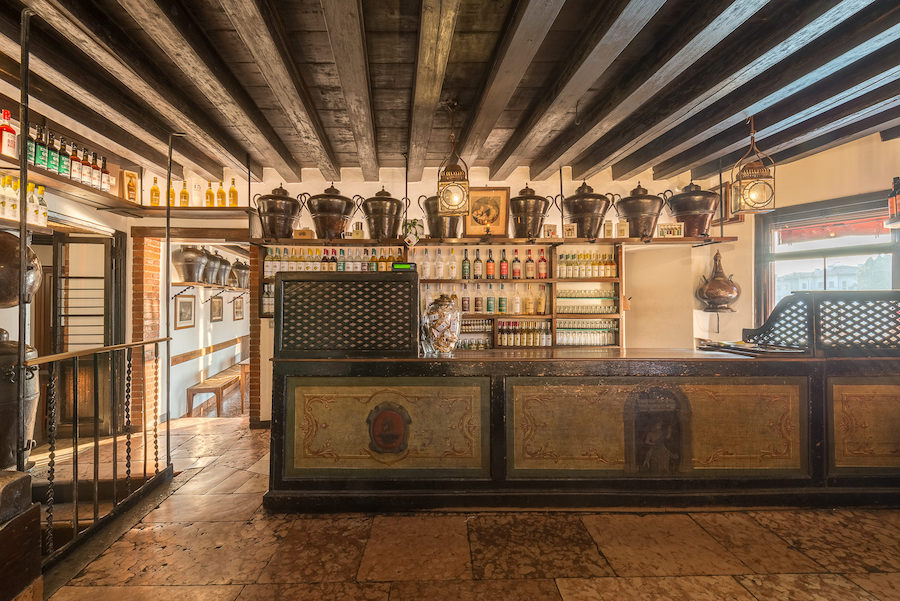 Degustazione-grappa-con-visita-in-Grapperia-Nardini_1.jpg