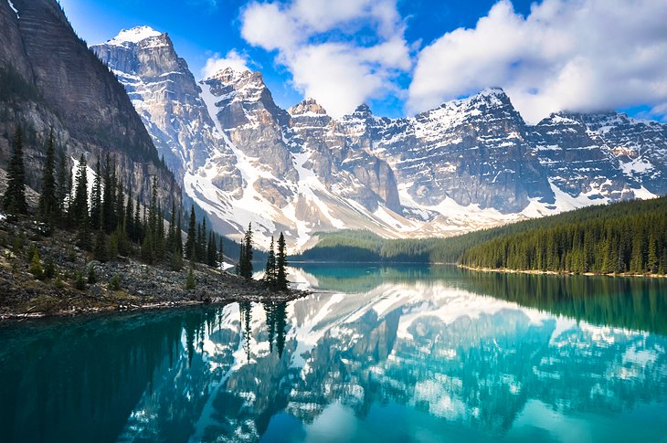 canada-in-pictures-beautiful-places-to-photograph-morraine-lake.jpg