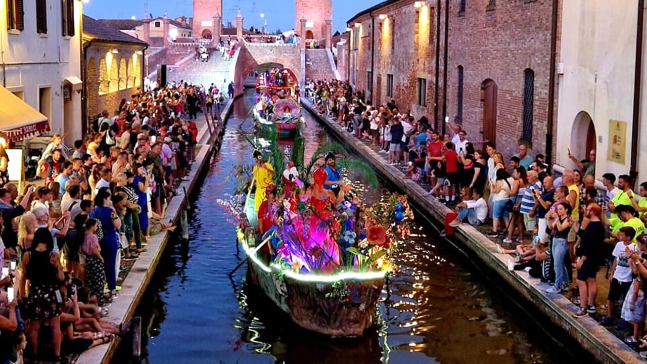 carnevale-acqua-comacchio-estate.jpg
