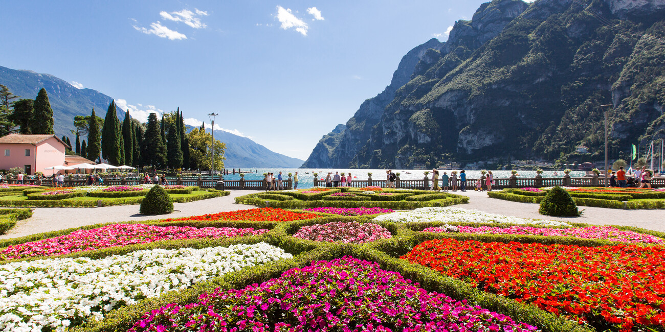 garda-trentino---riva-del-garda---panorama-dai-giardini_36575.0e25619d.jpg