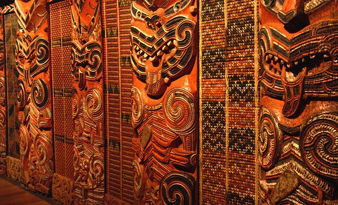 sculpture-maori-on-wood.jpg